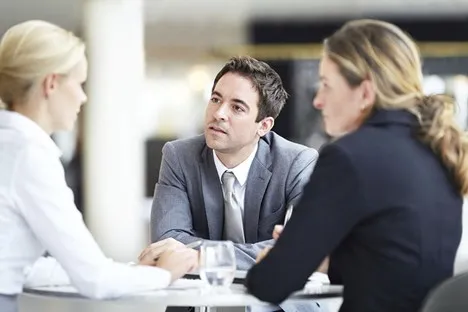 تعبیر خواب دیدن همکار مرد با جزئیات کامل