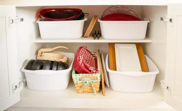 چیدمان داخل کابینت آشپزخانه عروس