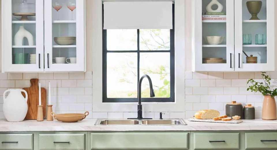 چیدمان داخل کابینت آشپزخانه عروس