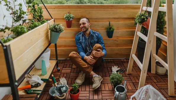 تزیین بالکن با وسایل دورریختنی