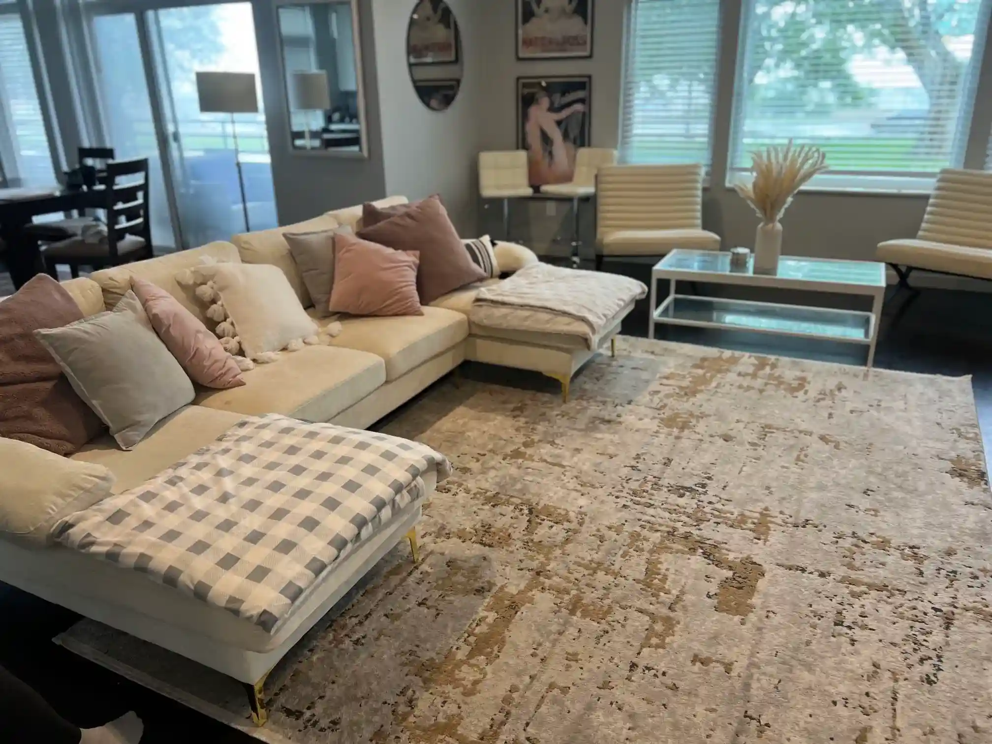 مبل کرم با چه فرشی ست میشه؟